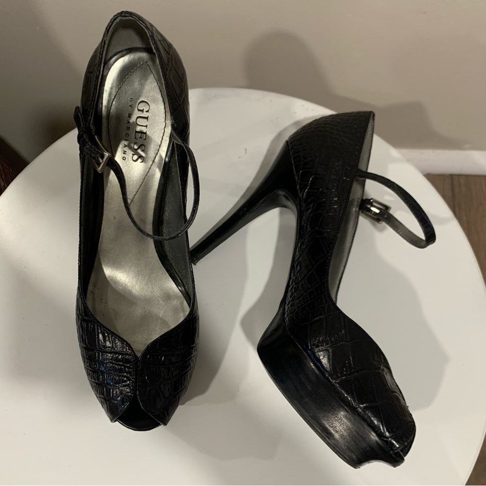 GUESS Dyana croc peep toe pump